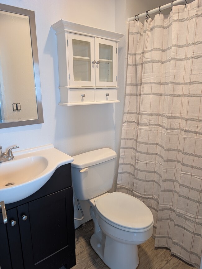 Photo - 5232 Wilkinson Ave Unidad #3