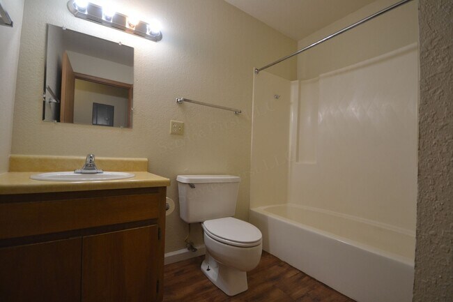 Photo - Marshfield Apartments Unit 202