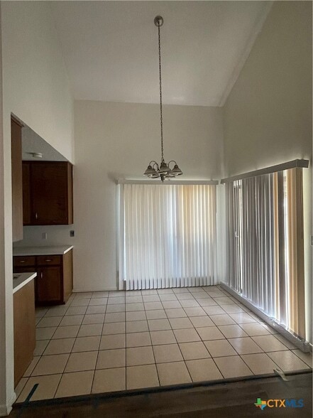 Photo - 513 Camelot Dr