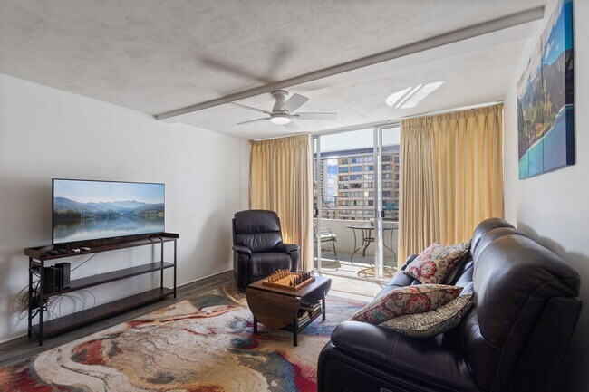 Photo - Heart of Waikiki | Kitchen | Free Parking ...