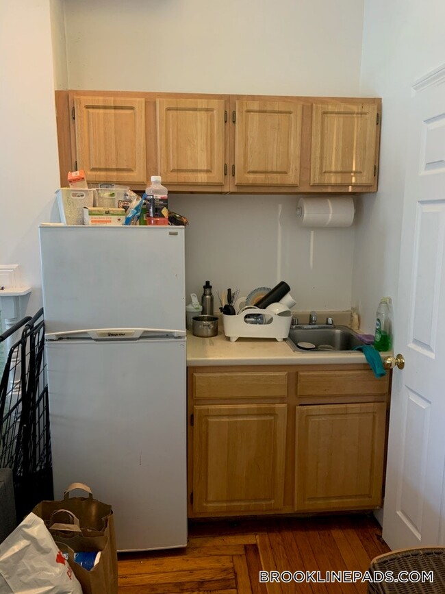 Photo - 1077 Beacon St Unidad 4