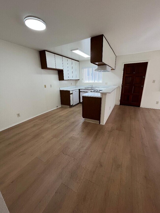 Photo - 5908 Cedros Avenue