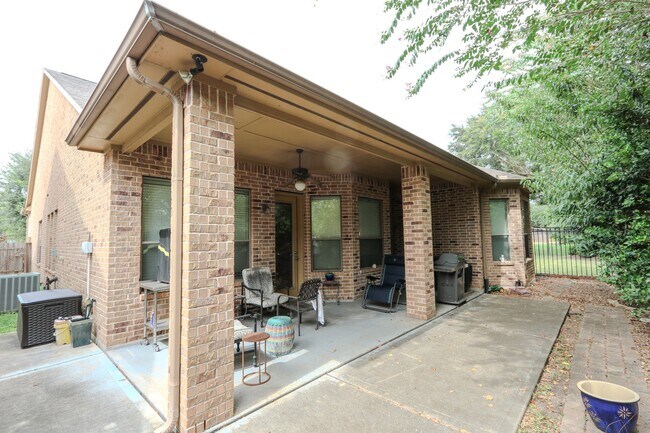 6514 Monrovia Ln