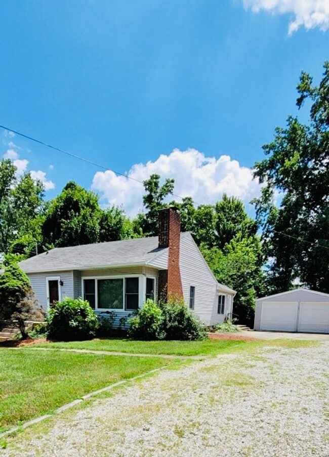 Photo - Great location -2BR, 2BA with Yard and Garage