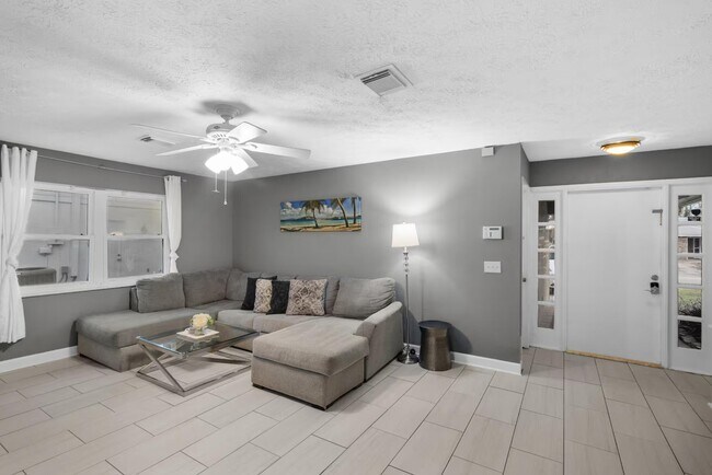 Photo - 730 SE White Ave