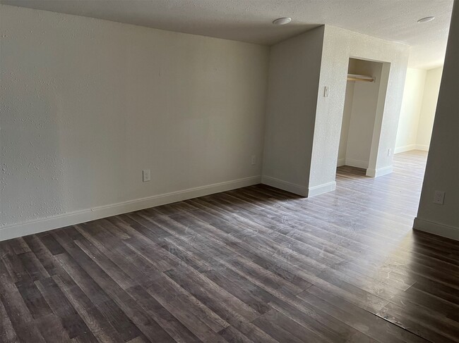 Photo - 201 Eastwood St