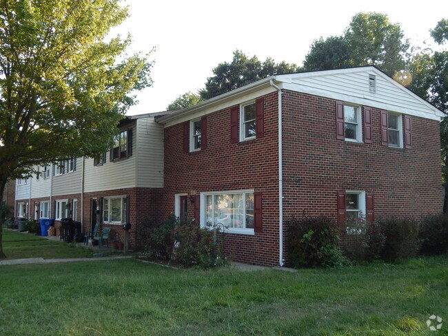 Building Photo - 102 Charles Place Rental