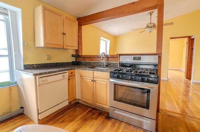 Building Photo - 45 Tudor St Unit 9
