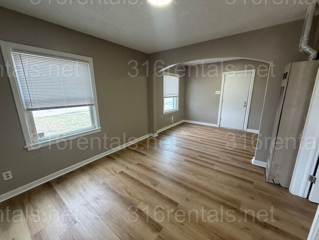 Photo - $525 - 1 bedroom / 1 bathroom - duplex Unidad 857 N Glendale Ave Apt 1
