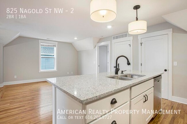 Photo - 825 Nagold St NW