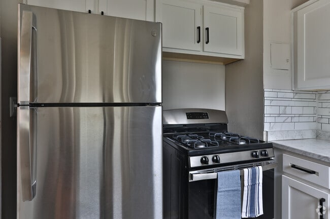 Photo - The Oaks at Anderson Apartments