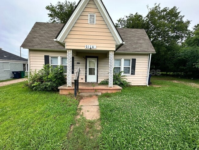 Building Photo - 2114 Glen Ellyn St