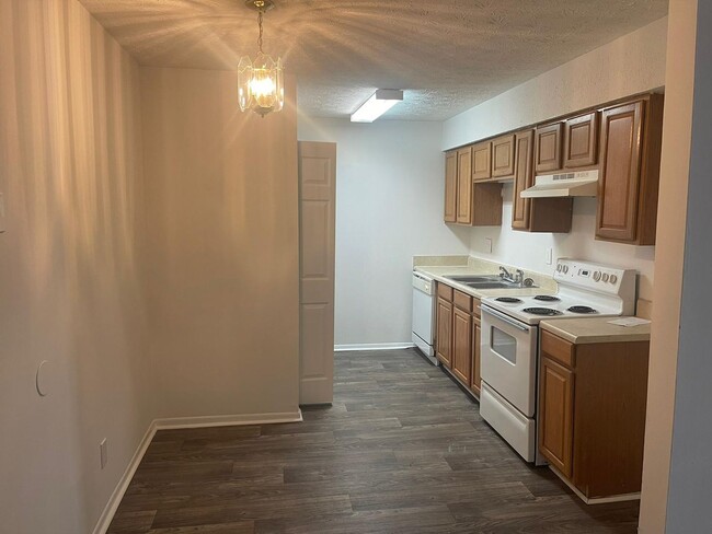 Building Photo - Modern 2-Bed, 1-Bath Oasis with Central Air and Gourmet Kitchen Unit P-G8