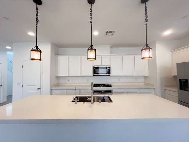 Photo - 3 bedroom, 2.5 bathroom home located in Skye Canyon!