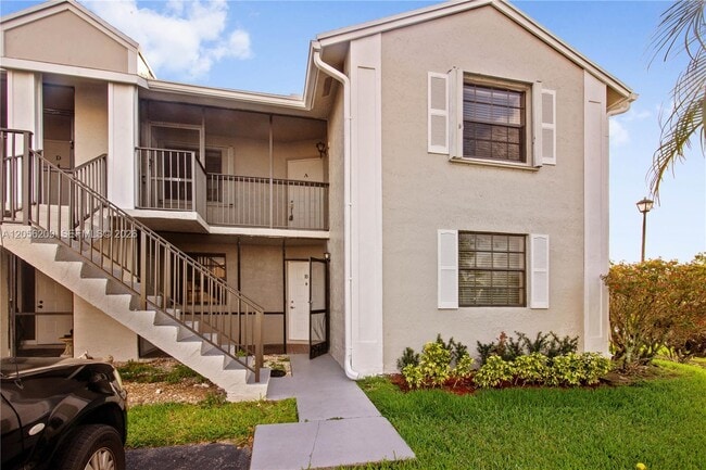 Building Photo - 1197 Washington Cir Unit 1197A