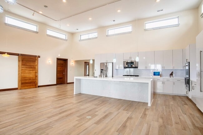Photo - 4037 Bluff Ln