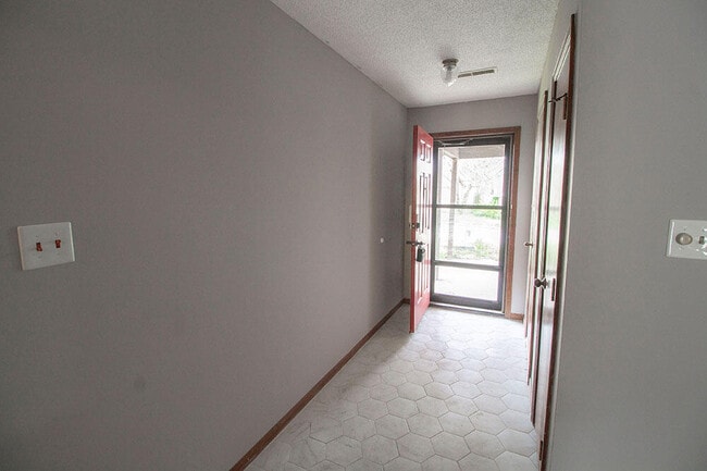 Photo - 2011 Bridgewater Dr