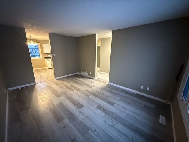 Photo - 607-613 13 St