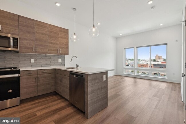 Building Photo - 5545 Pulaski Ave Unit 304