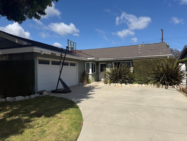 Building Photo - 2894 Fidler Ave