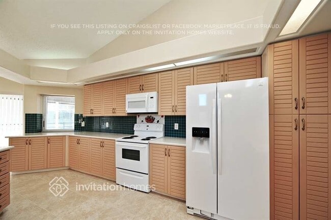 Photo - 437 Waterford Cir E