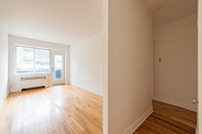 Building Photo - 4390 Grand Blvd. Unit 406