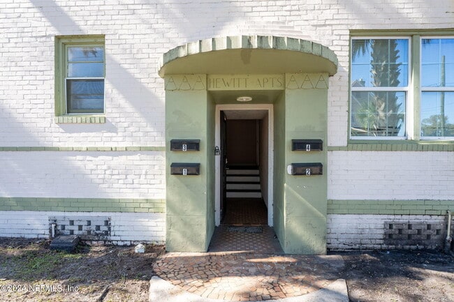 Photo - 2906 Silver St