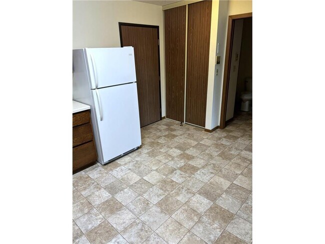 Photo - 107 Edgewood St