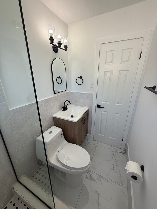 Building Photo - 1225 NW 2nd St Unit #2