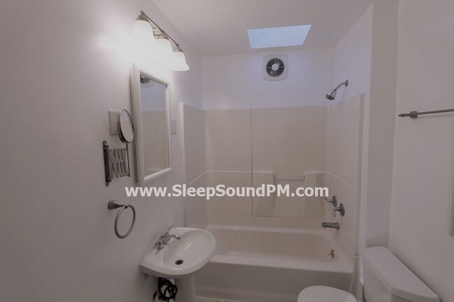 Photo - Beautiful 2 Bedroom Home with Large Backyard