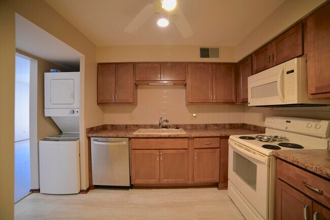 Photo - 1906 E Shorewood Blvd