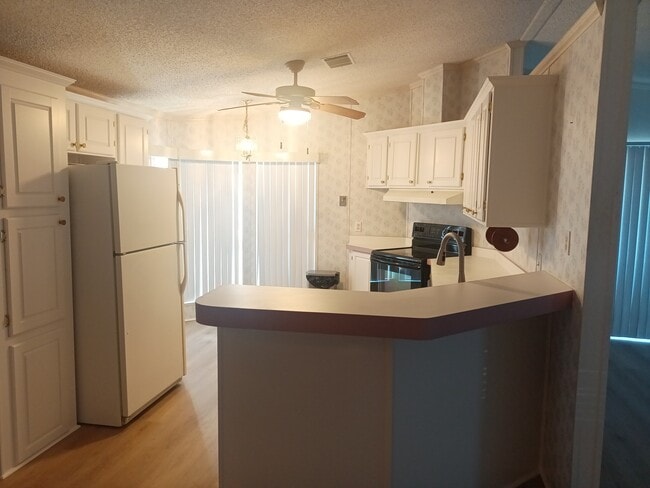 Photo - 841 W Colonial Cir