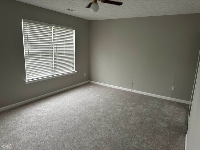 Photo - 1133 Hawthorn Ln