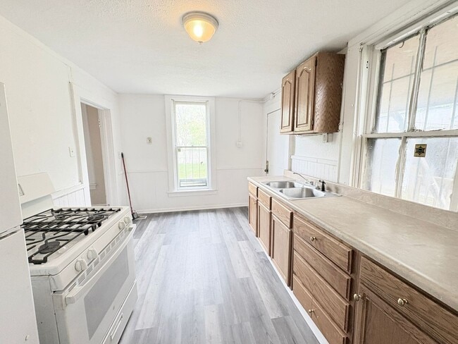 Photo - 837 Avondale Ave