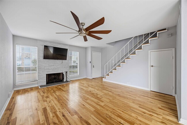 6201 Beverly Hill St Unit 30