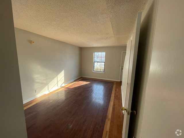 Building Photo - 2514 Old Russellville Pike Rental