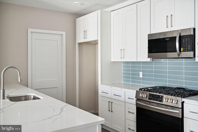 Building Photo - 1648 Ridge Ave Unit 401