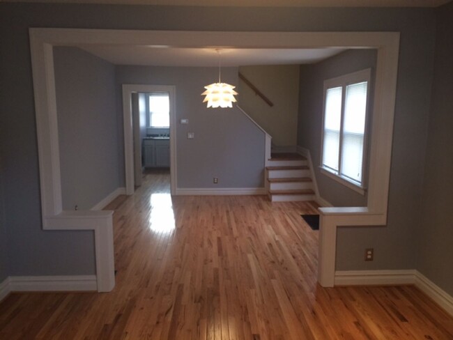 Photo - 2647-2649-2649 Medary Ave Apartamento Unidad 2649 Medary Avenue