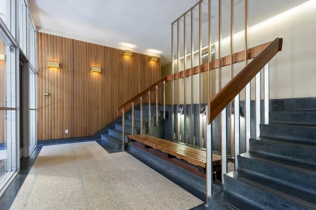 Photo - 60 Daly Avenue – Canadiana Apartments