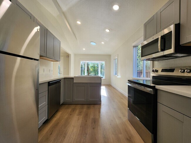 Photo - 715 Boyes Blvd Unit #A