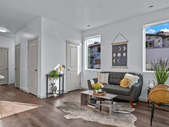 Photo - 2786 Caspian Wy