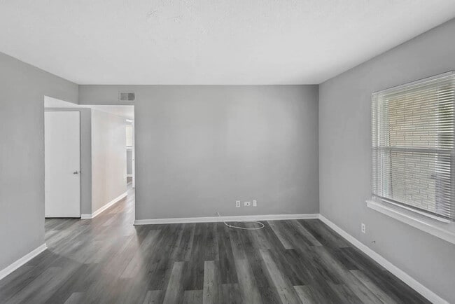 Photo - 991 Tollview Ave Unidad 5