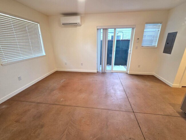 Photo - 534 Putnam St Unit 534 Putnam Ave. #1