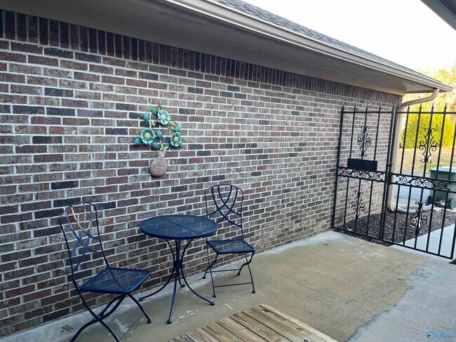 Photo - 114 Waterford Trce