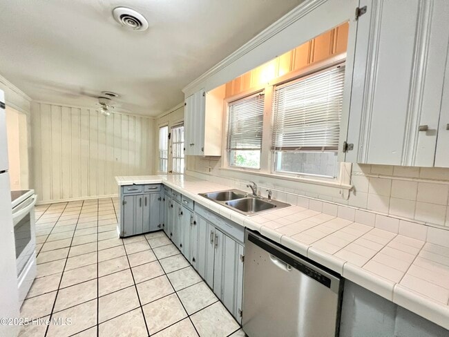 Photo - 212 Forest Rd