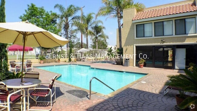 Building Photo - Resort Styled Living - Beautiful 2 Bedroom... Unit #116 Rental