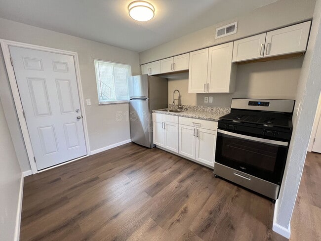 Building Photo - 524 Rockdale Ave Unit 2