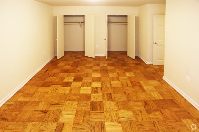 Greenwood Manor Apartments