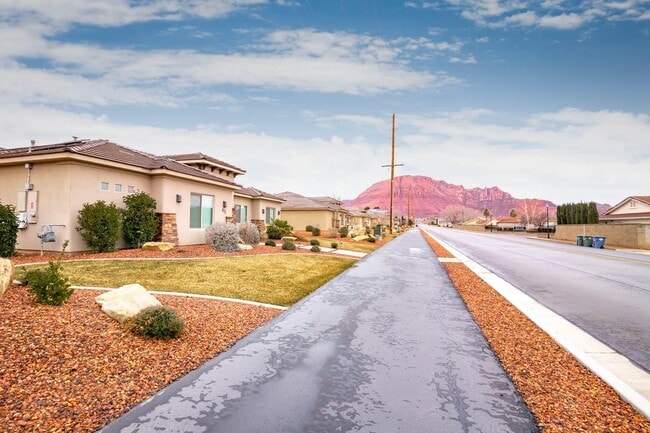 Photo - Red Mountain Jewel!  WITH SOLAR PANELS!!