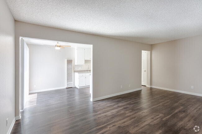 1BR, 1BA - 820 SF